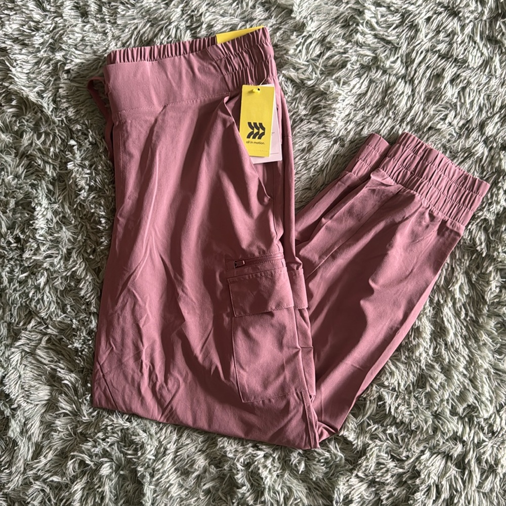 Women’s All In Motion Pull On Mid-Rise Cargo Pants